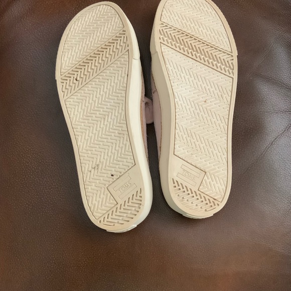 Toms Slip on Suede Shoes - Picture 5 of 6